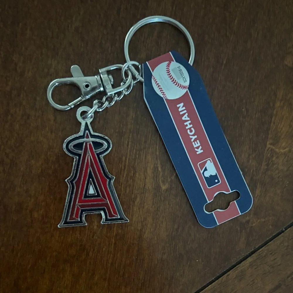 MLB LA Angels Keychain with Red and Silver Logo - Picture 1 of 1